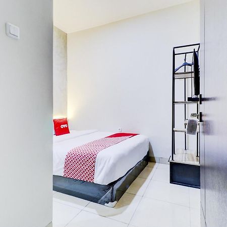 Oyo 90215 Ada Residence Telukjambe المظهر الخارجي الصورة