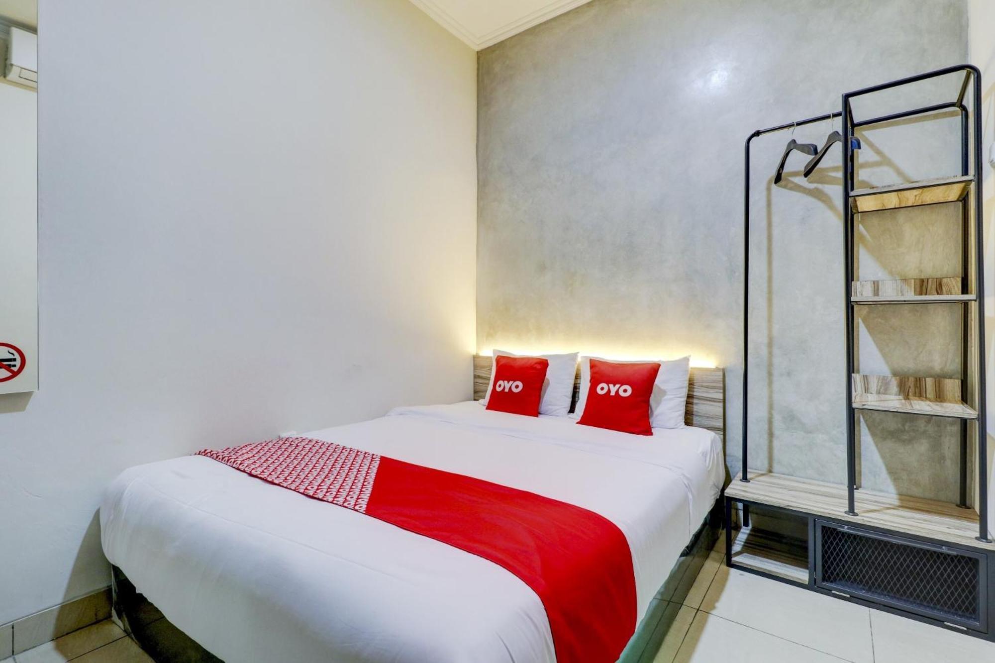 Oyo 90215 Ada Residence Telukjambe المظهر الخارجي الصورة