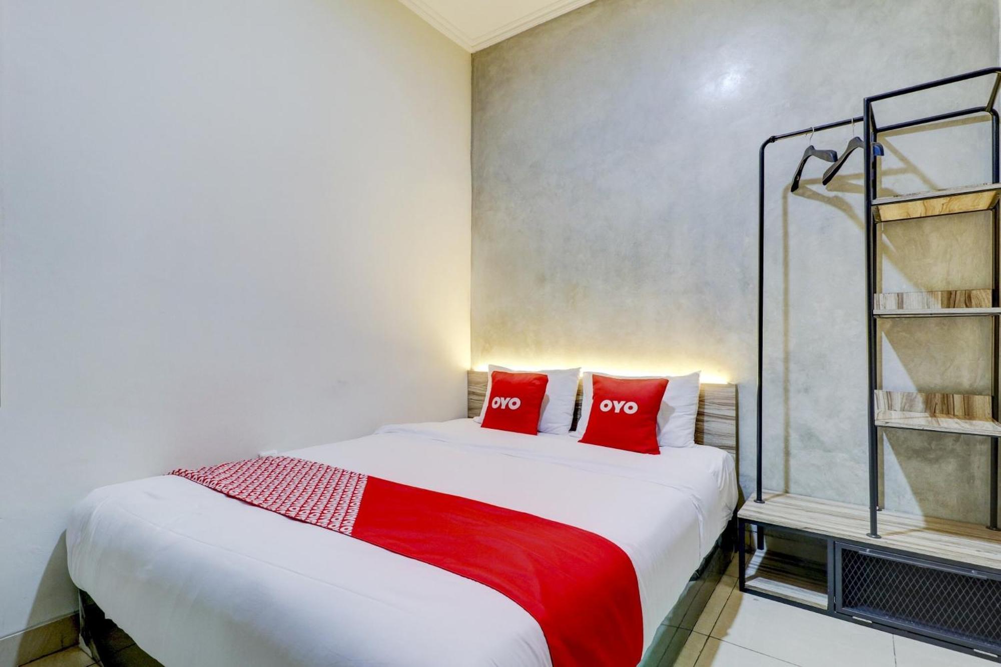 Oyo 90215 Ada Residence Telukjambe المظهر الخارجي الصورة