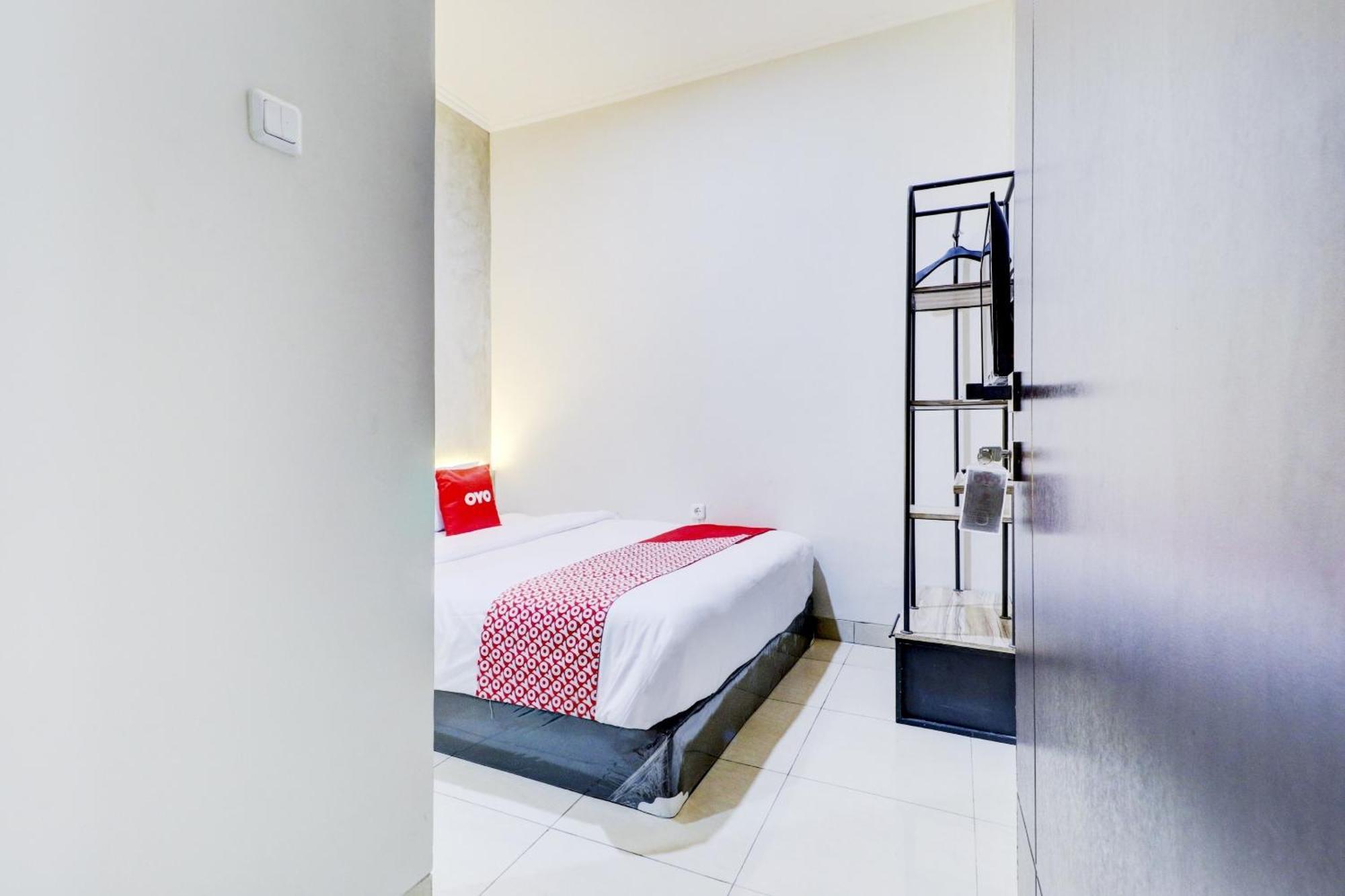 Oyo 90215 Ada Residence Telukjambe المظهر الخارجي الصورة