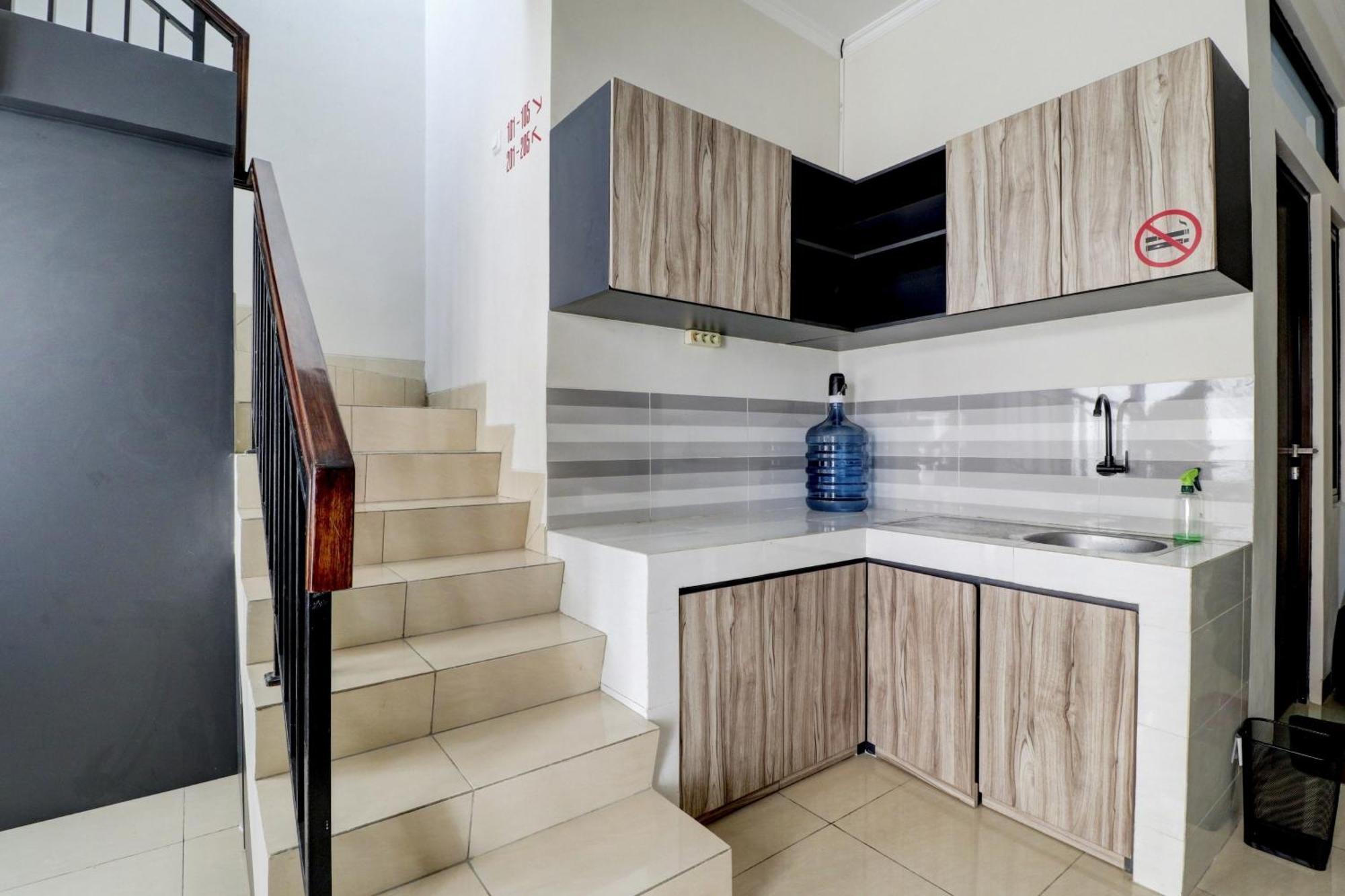 Oyo 90215 Ada Residence Telukjambe المظهر الخارجي الصورة