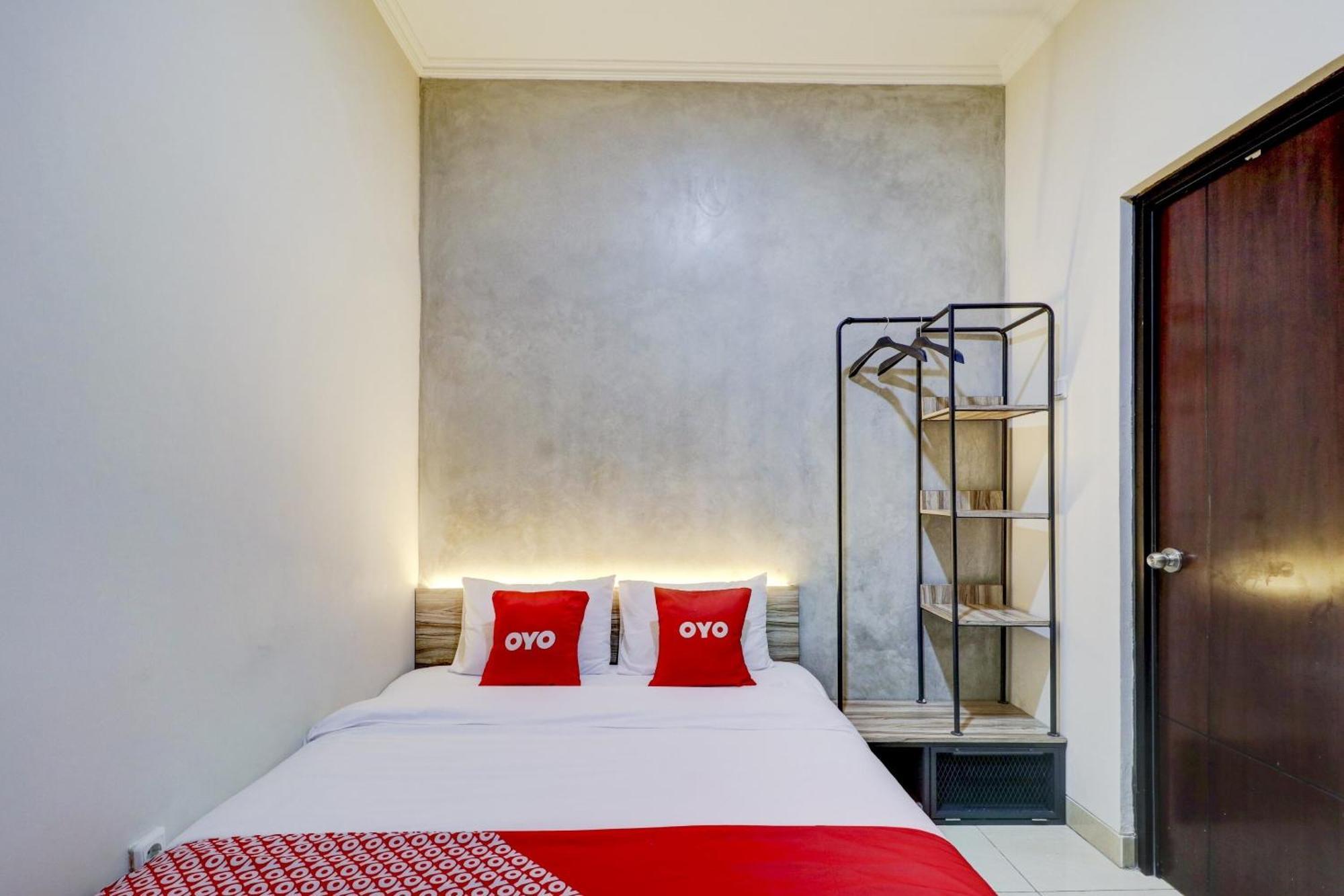 Oyo 90215 Ada Residence Telukjambe المظهر الخارجي الصورة
